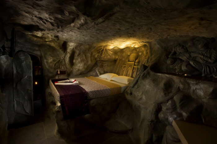Premium-Cave-Room---Zenana