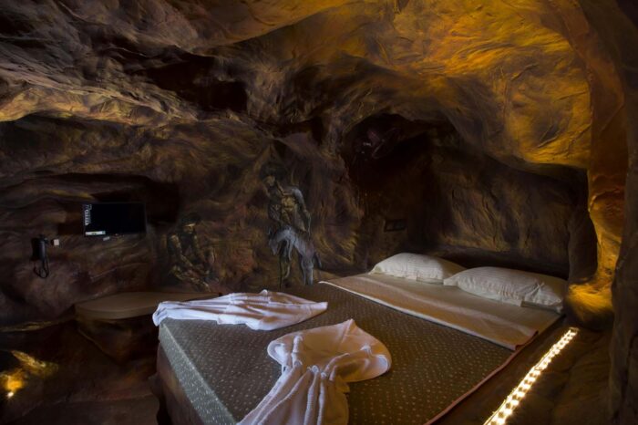 Premium Cave Room -lithos